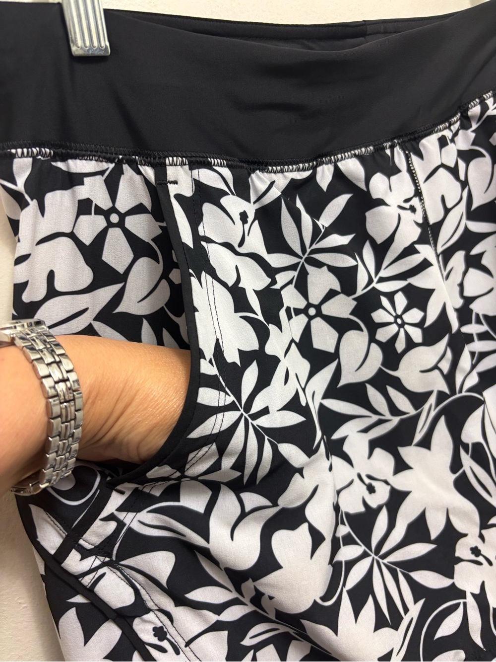 Lands End Swim Shorts Women’s Size 12 Color Black and White - Picture 2 of 8